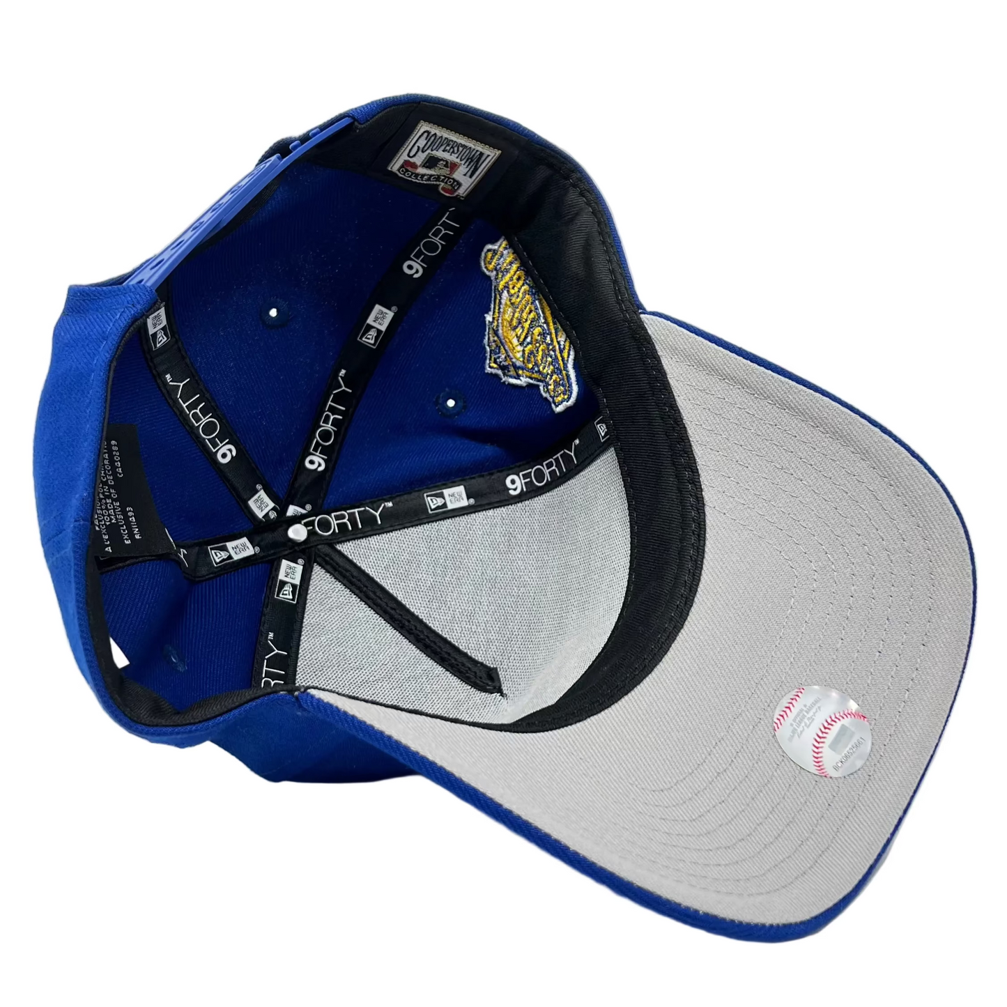 Zapatillas New Era 9Forty de los New York Yankees, azul rey y blanco.