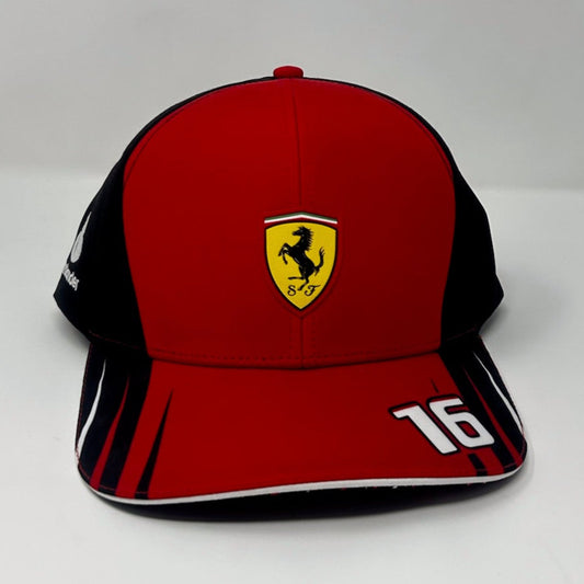Gorra de ala baja curva del equipo Charles Leclerc de la Scuderia Ferrari F1 2022 - Roja