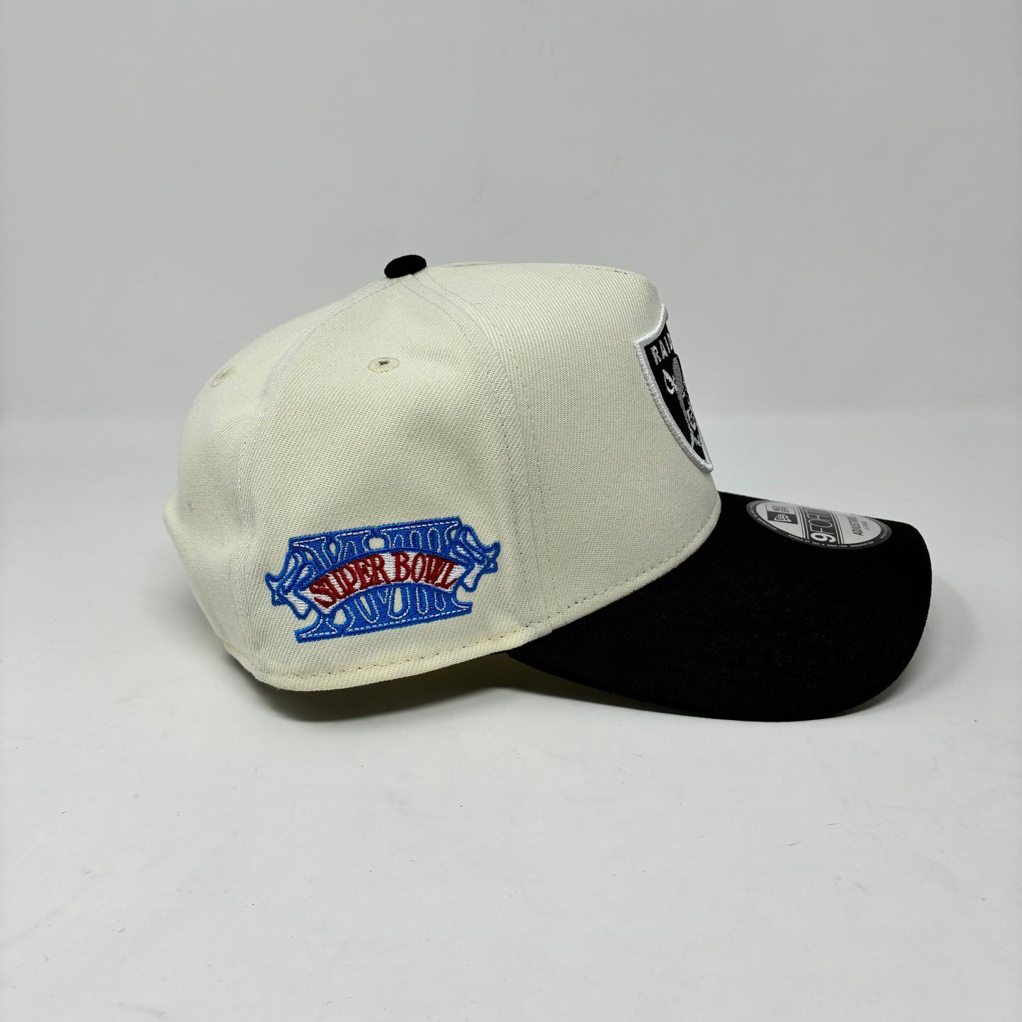 9Forty Las Vegas Raiders Super Bowl VXIII White Cream/Black Cap- Gray UV