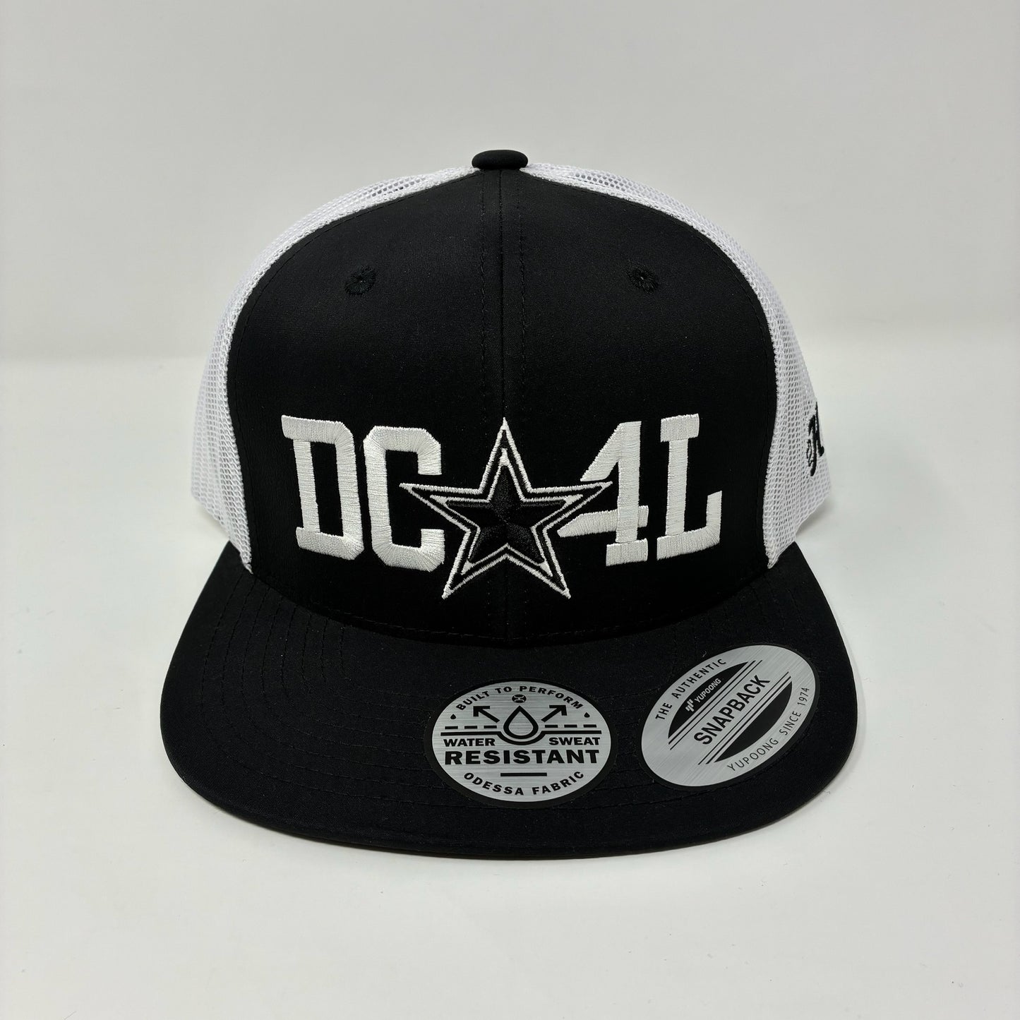 M DC4L Trucker Black/White